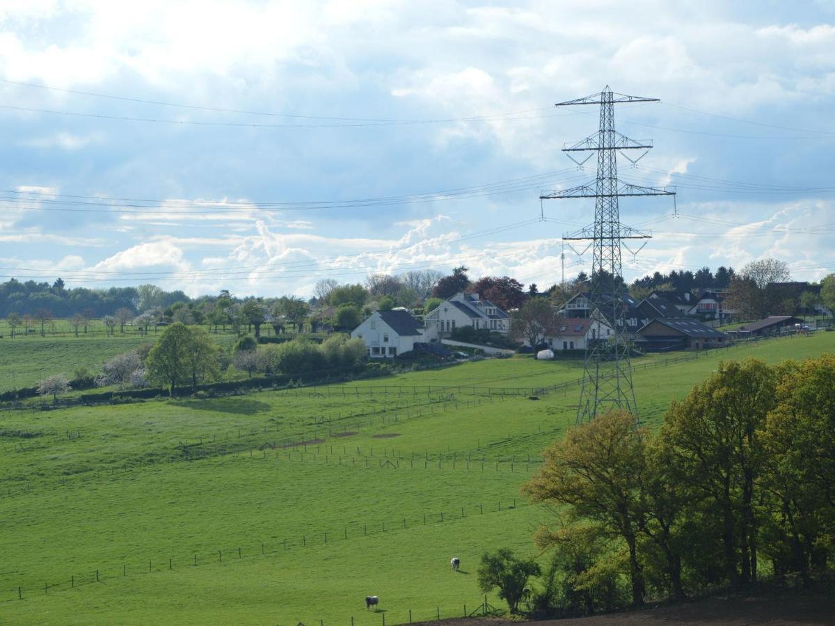 Modern Holiday Near With Hill View *