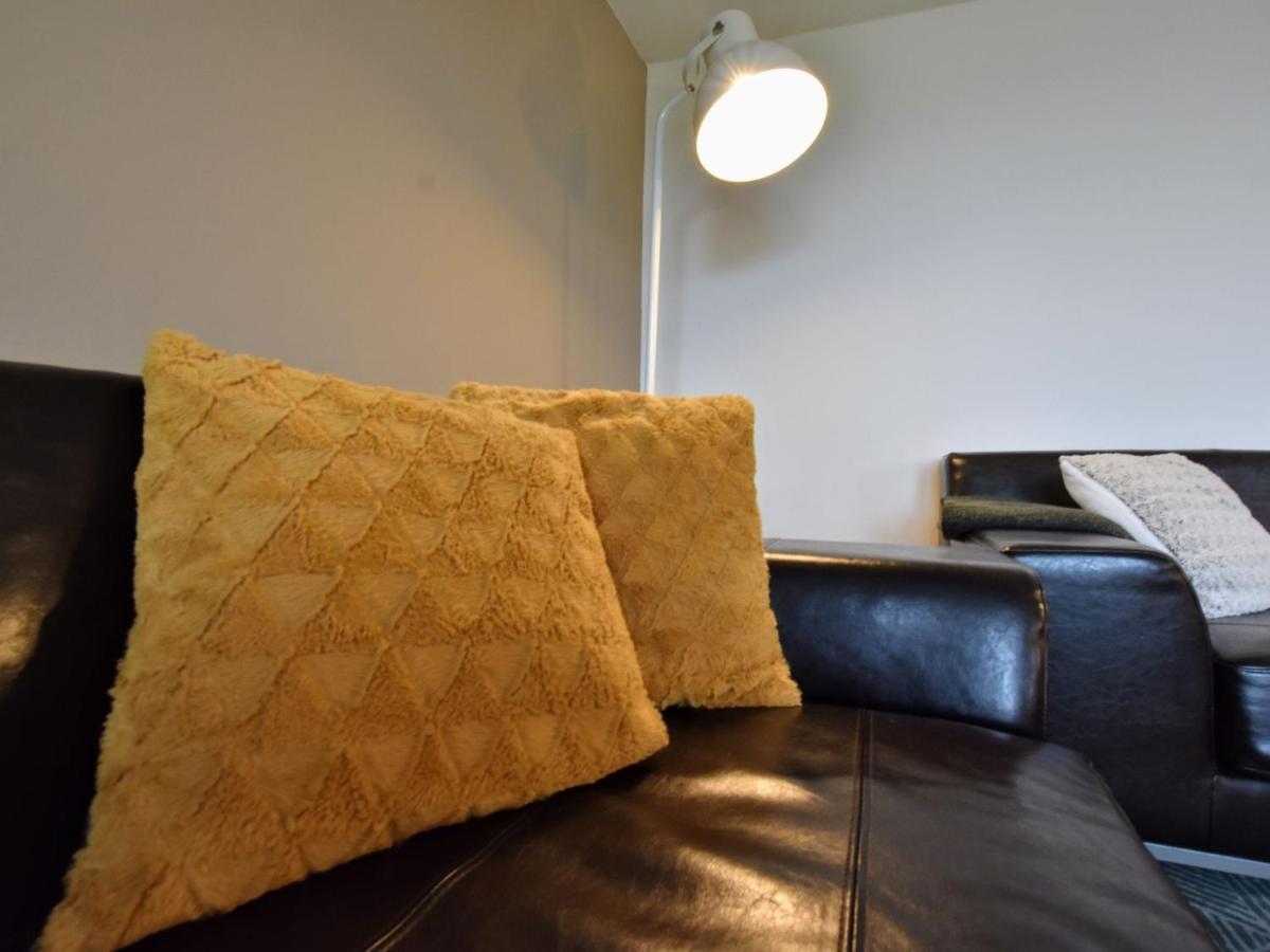 Modern Holiday Near With Hill View Vakantiehuis