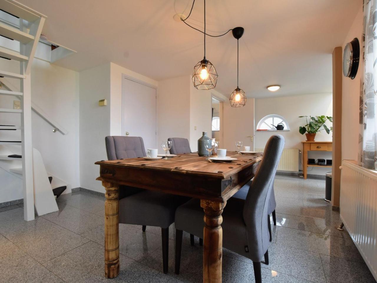 Vakantiehuis Modern Holiday Near With Hill View